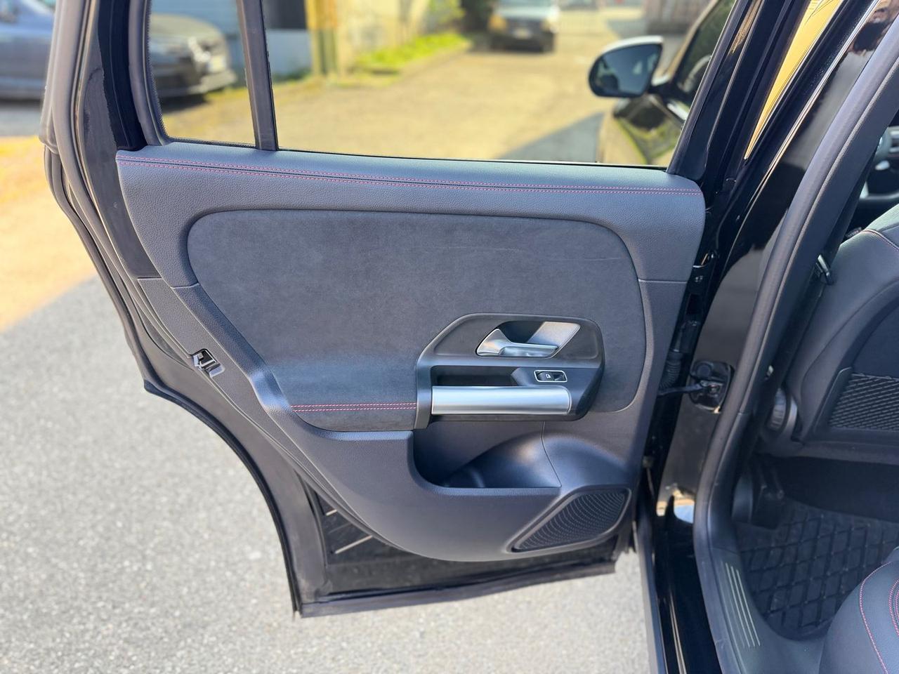 Mercedes-Benz GLA 200 AMG Line Premium GLA 2 #9504