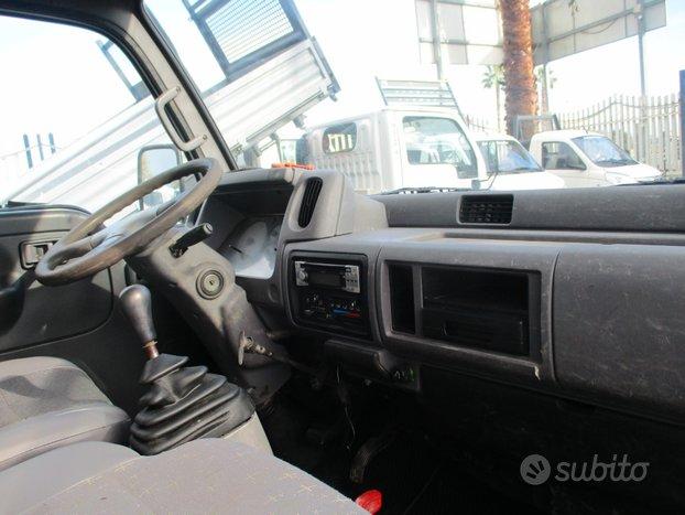 Nissan Cabstar 3000 120CV RIBALTABILE TRILATERALE