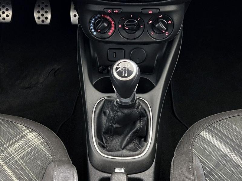 Opel Corsa 1.2 70cv MT5 b-Color