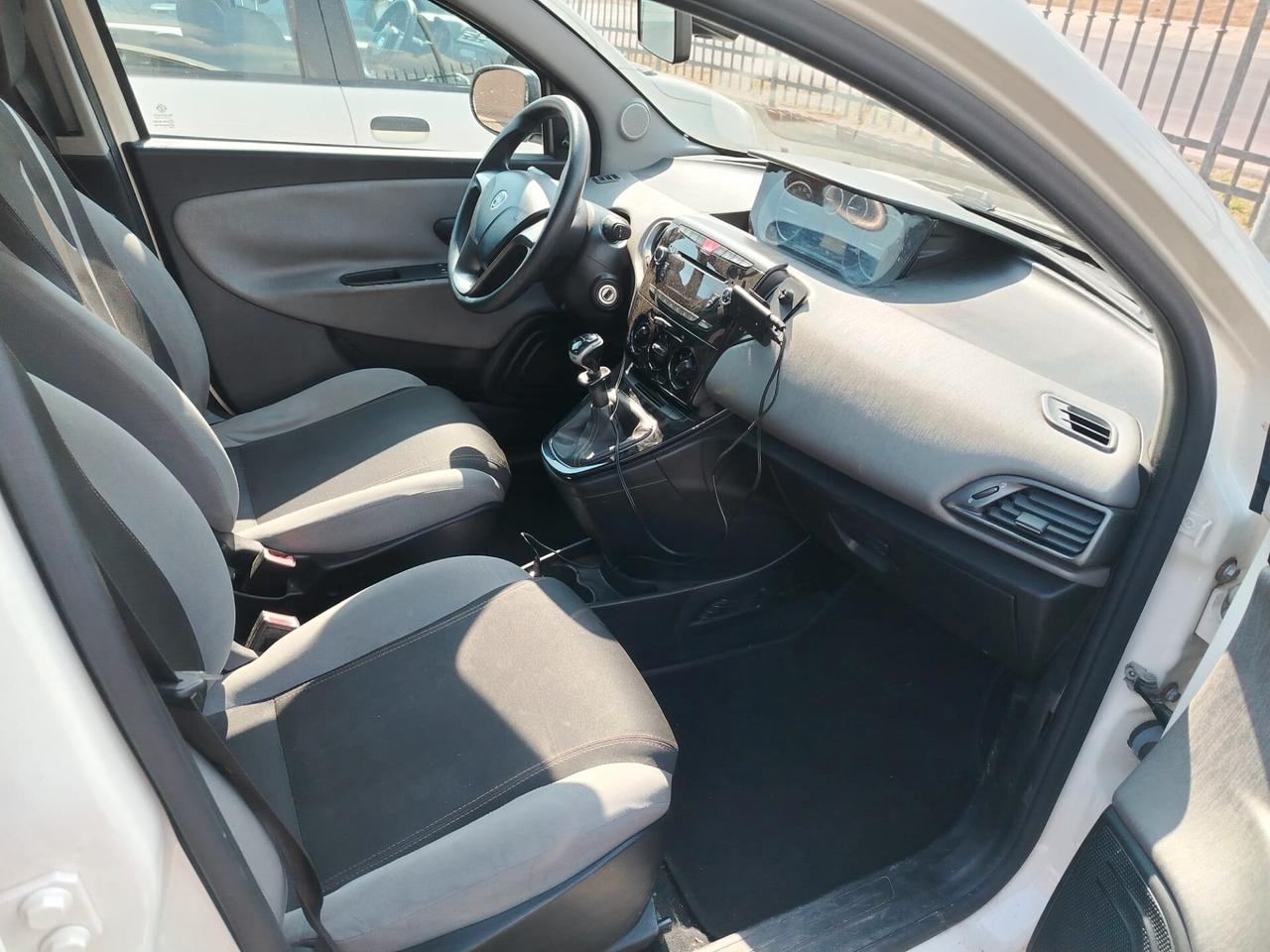 Lancia Ypsilon 1.2 69 CV 5 porte Gold