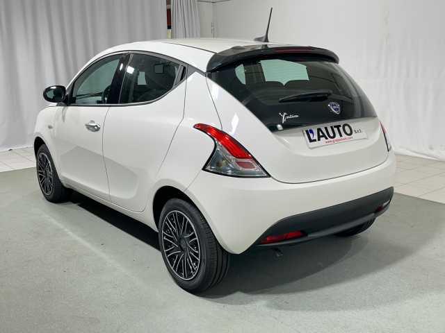 Lancia Ypsilon 1.0 FireFly 5 porte S&S Hybrid Silver Plus 5 posti