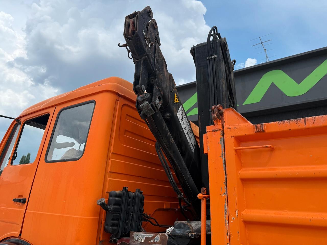 Mercedes Benz SK 1919 ribaltabile trilaterale con Gru HIAB Hidrocom 140