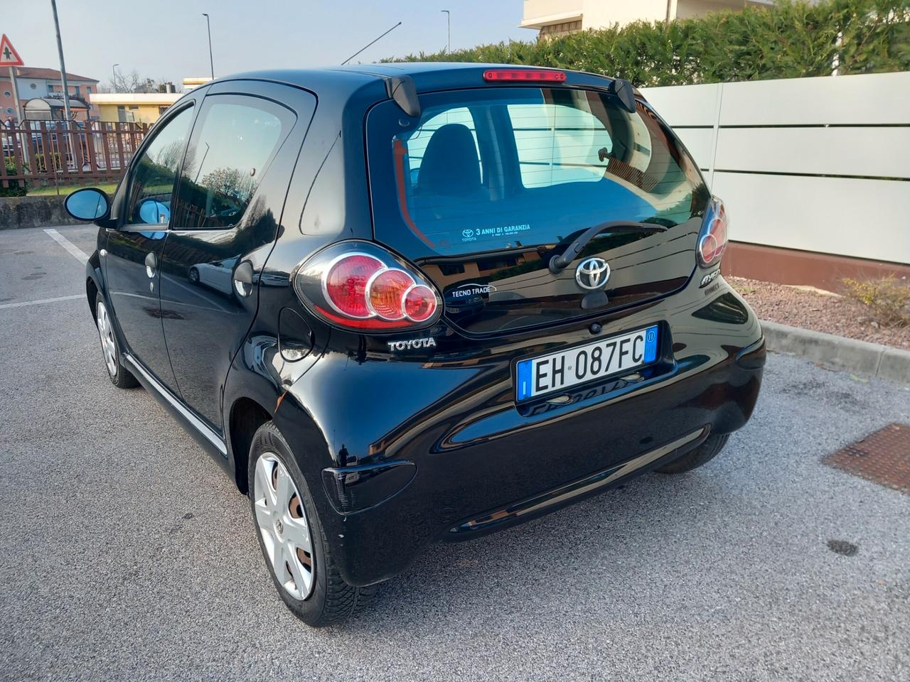 Toyota Aygo 1.0 12V VVT-i 5 porte Now Connect per neo patentati