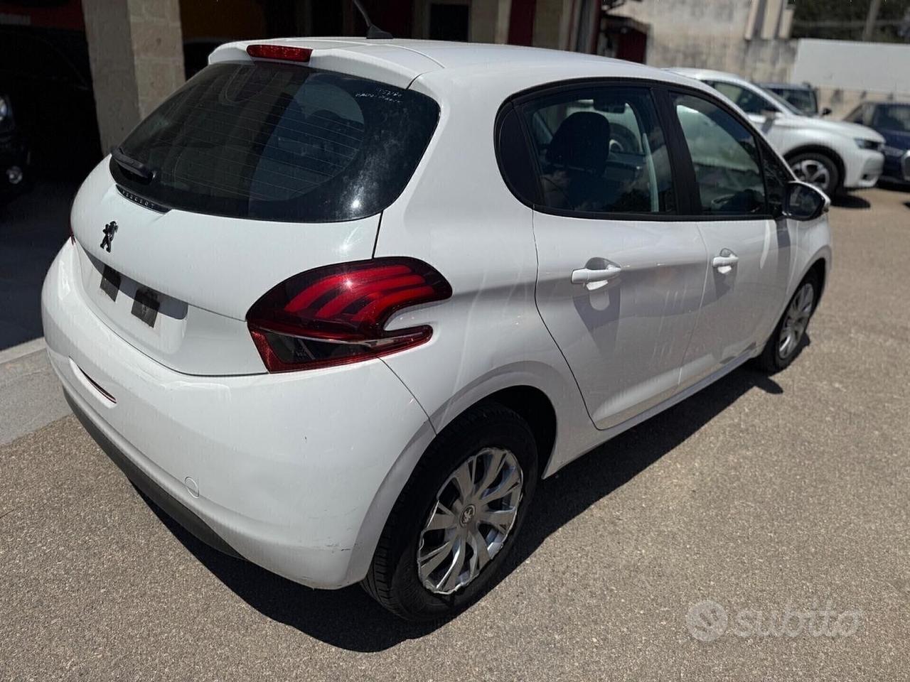 Peugeot 208 BlueHDi 100 navigaz CASTELLETTO 8