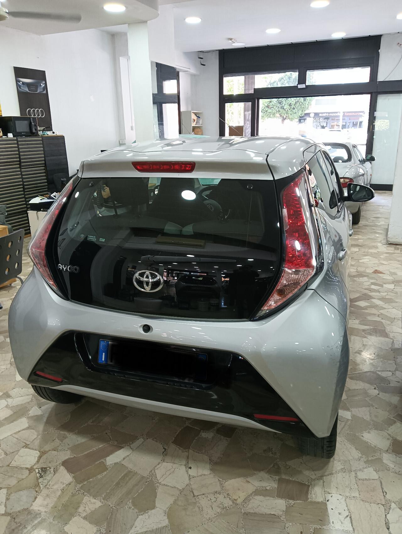 Toyota Aygo 1.0 VVT-i 72 CV 5 porte x-trend MMT