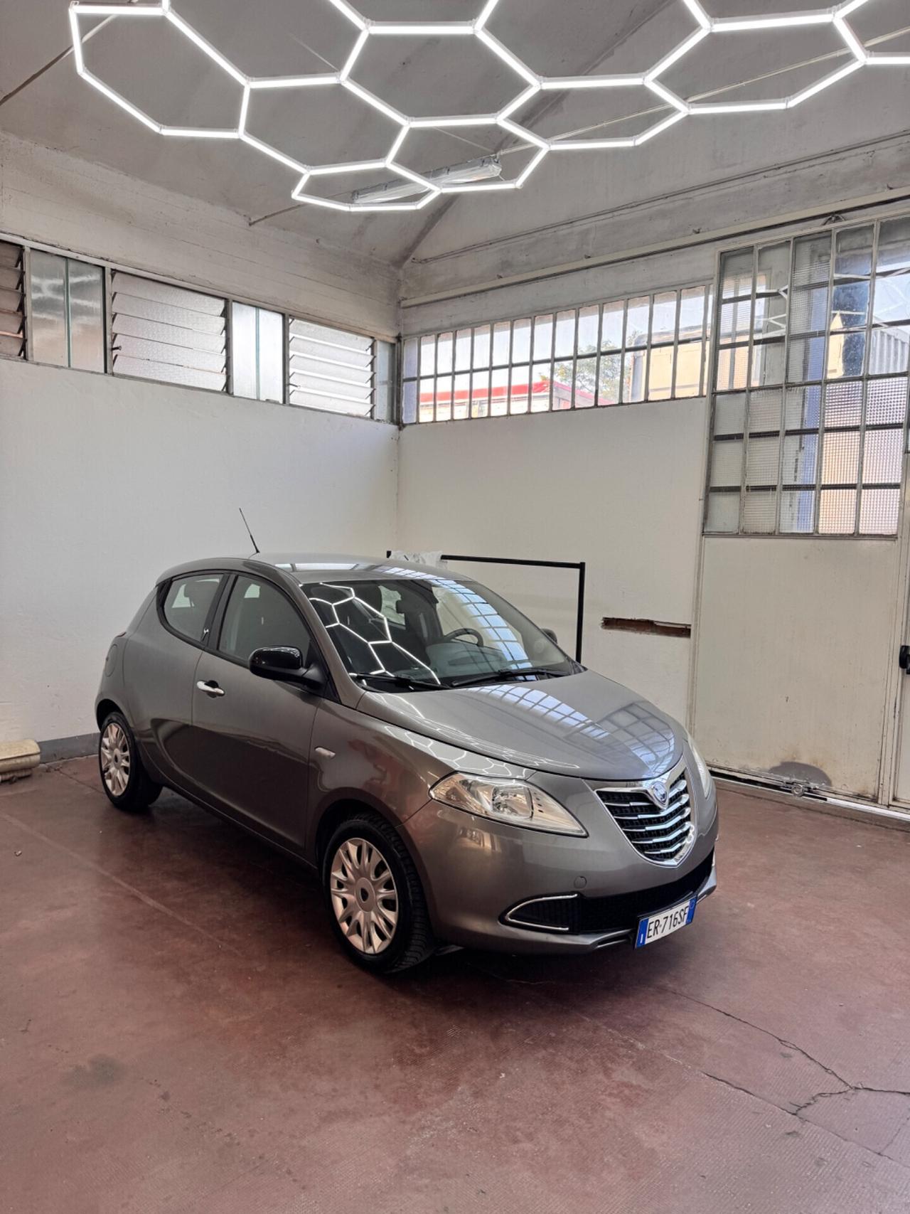 Lancia Ypsilon 1.2 69 CV 5 porte Platinum