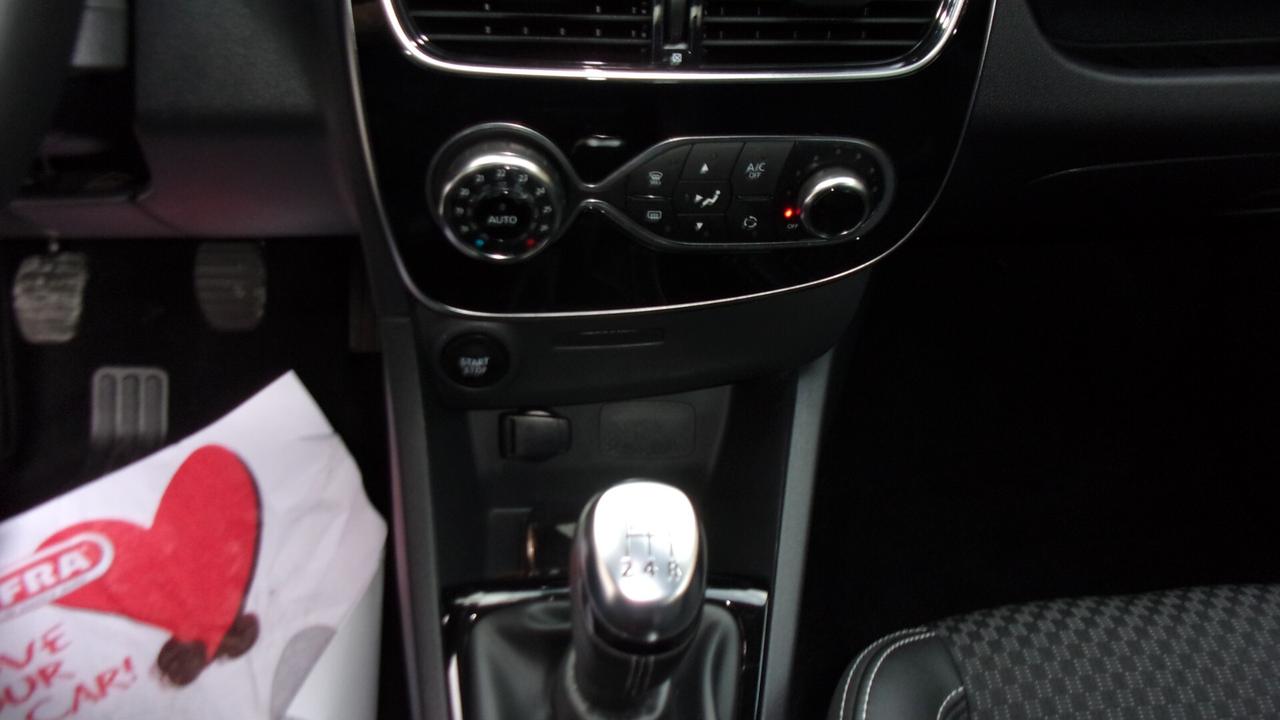 Renault Clio TCe 12V 90 CV 5 porte Moschino Intens