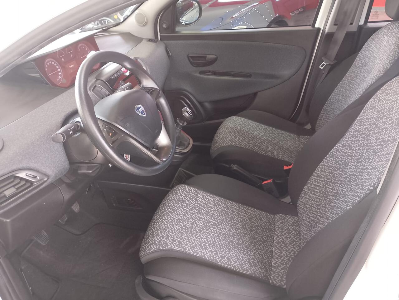 Lancia Ypsilon 1.2 69 CV 5 porte GPL Ecochic Silver