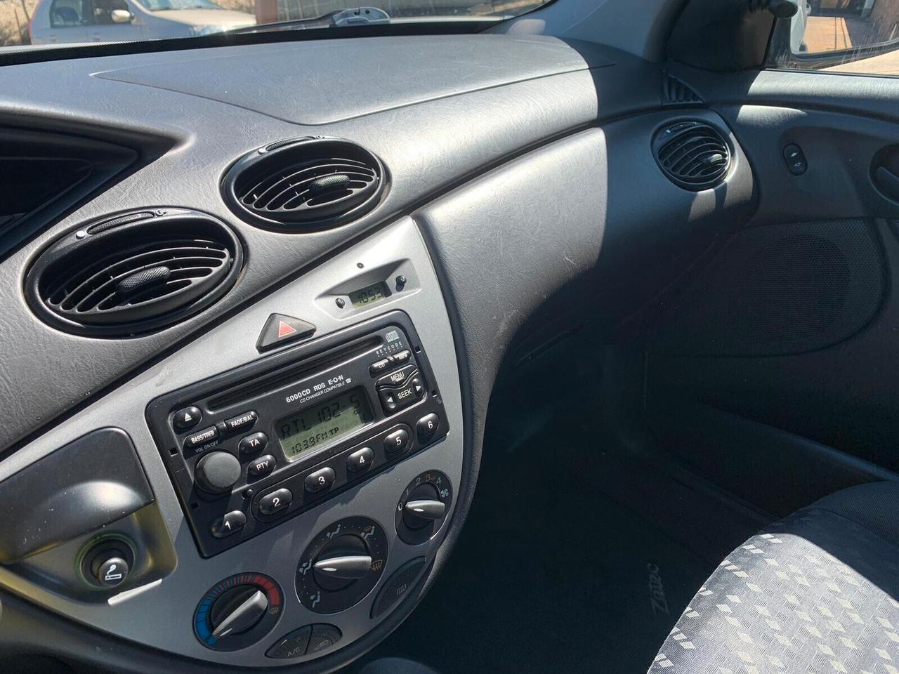 Ford Focus 1.8i 16V cat 5p.