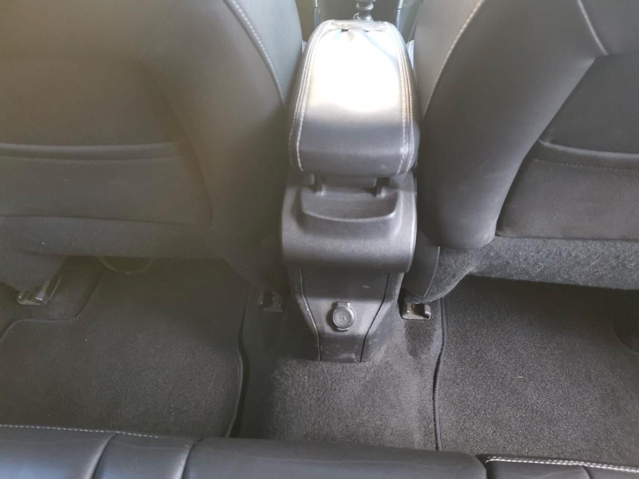 Peugeot 2008 1.6 e-HDi 115 CV Stop&Start Allure