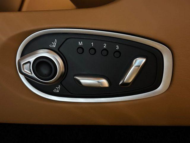 ASTON MARTIN DB12 V8 Coupé