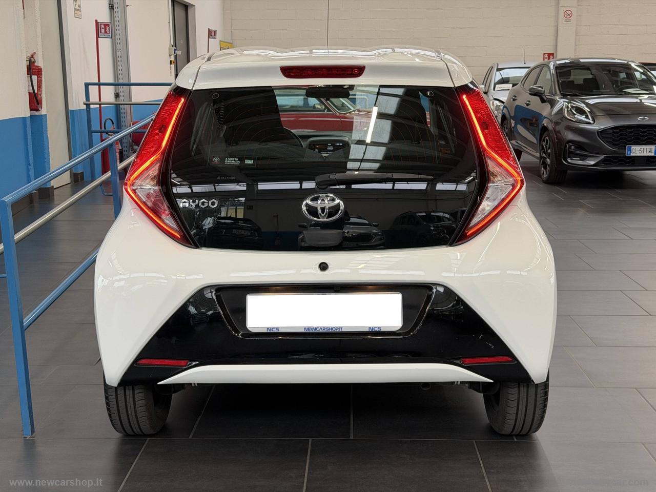 TOYOTA Aygo 1.0 VVT-i 72 CV 5p. x-play NEOPATENTATI