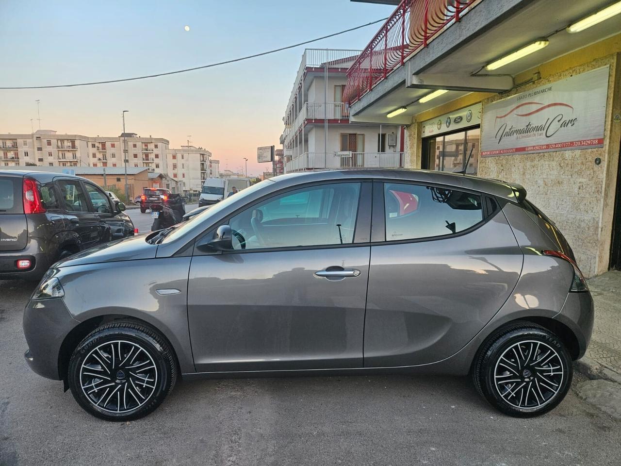Lancia Ypsilon 1.0 Firefly Hybrid S&S GOLD 70CV