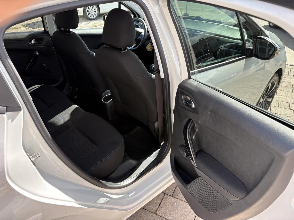 Peugeot 208 PureTech 5 porte Signature