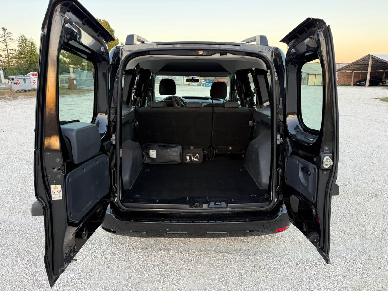 Dacia Dokker con posti 1.6 GPL neopatentati UNIPROPR