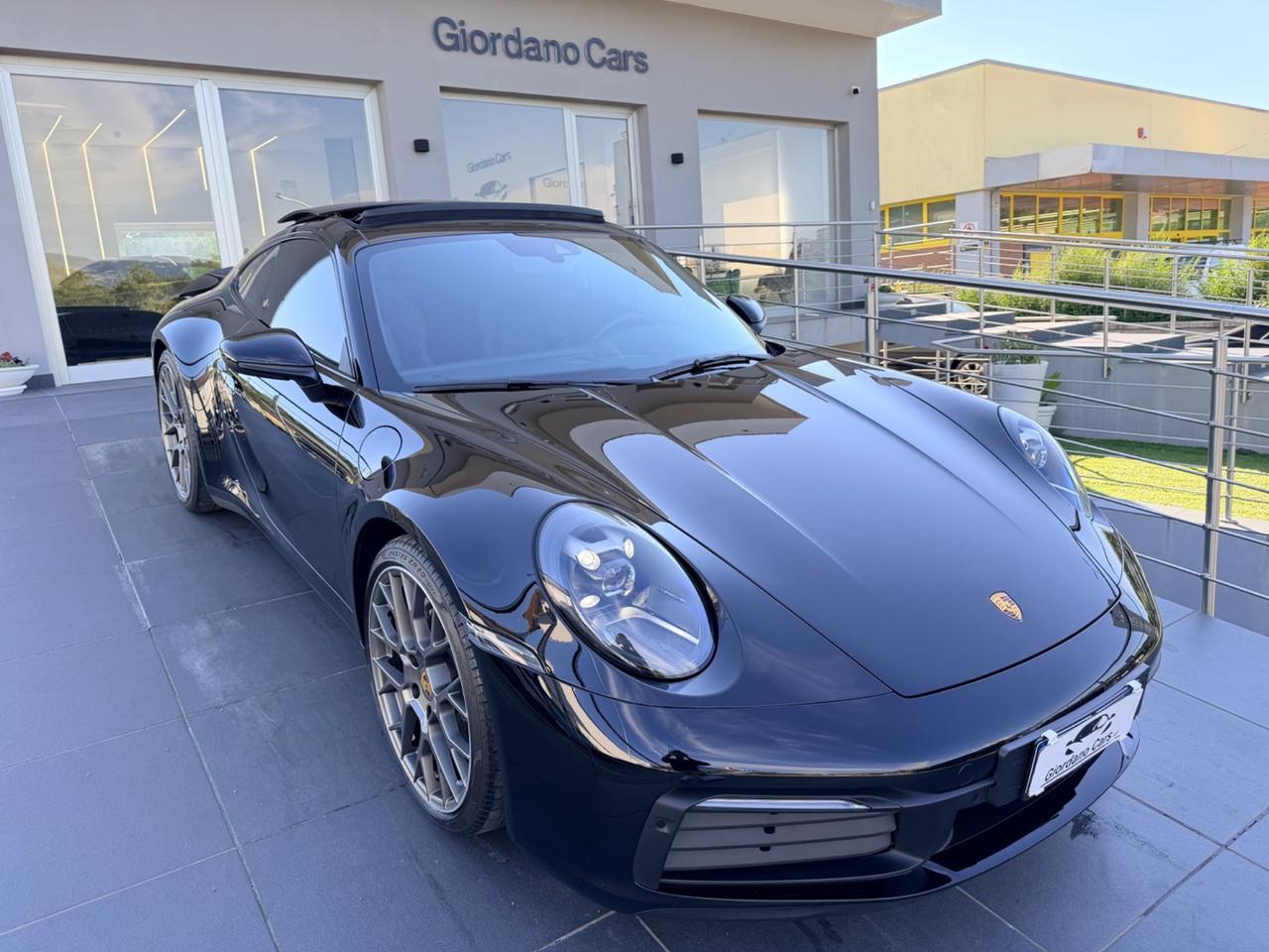 Porsche 911 Carrera total black cerchi 21 scarico sportivo