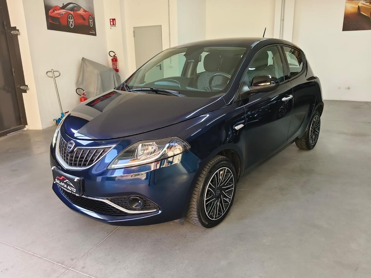 Lancia Ypsilon 1.0 FireFly 5 porte S&S Hybrid Ecochic Silver