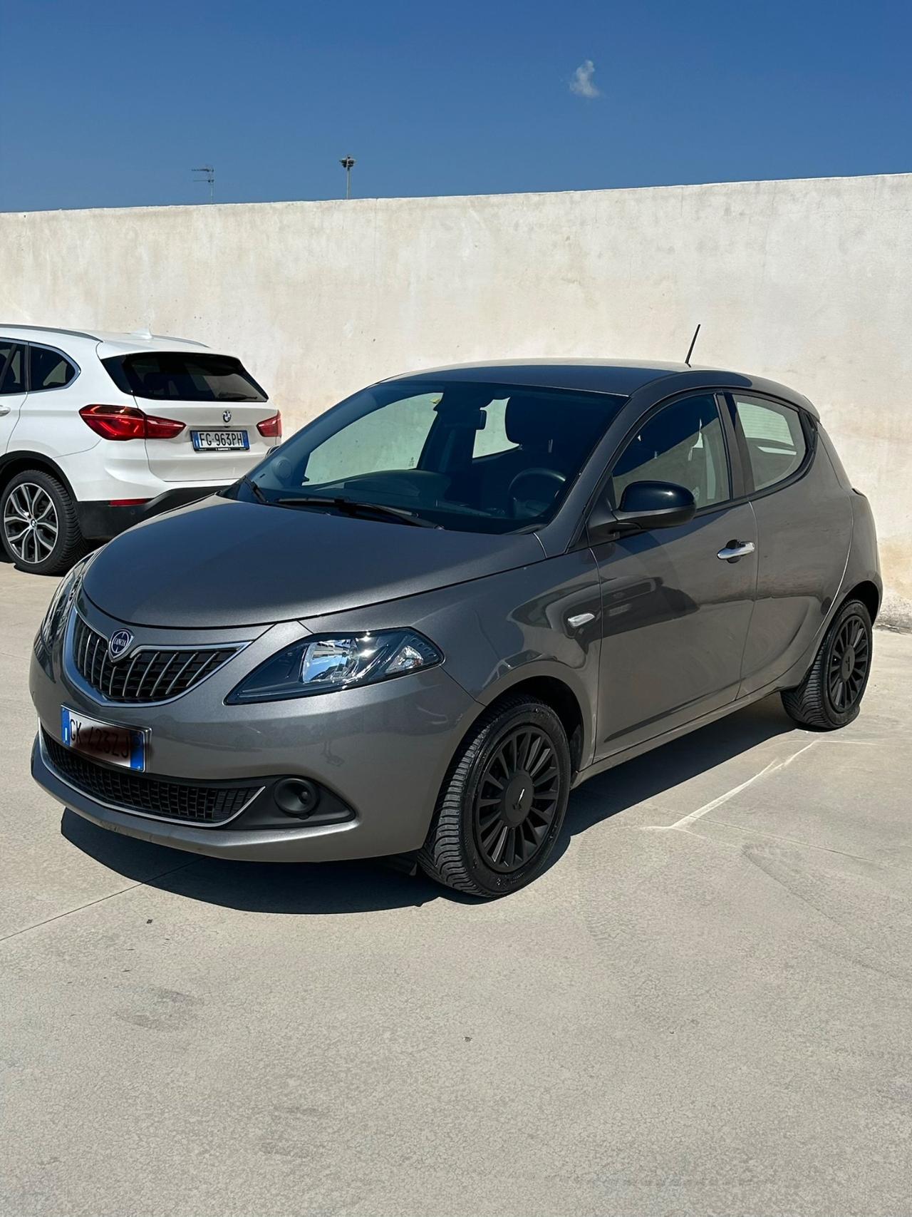 Lancia Ypsilon 1.0 FireFly 5 porte S&S Hybrid Silver