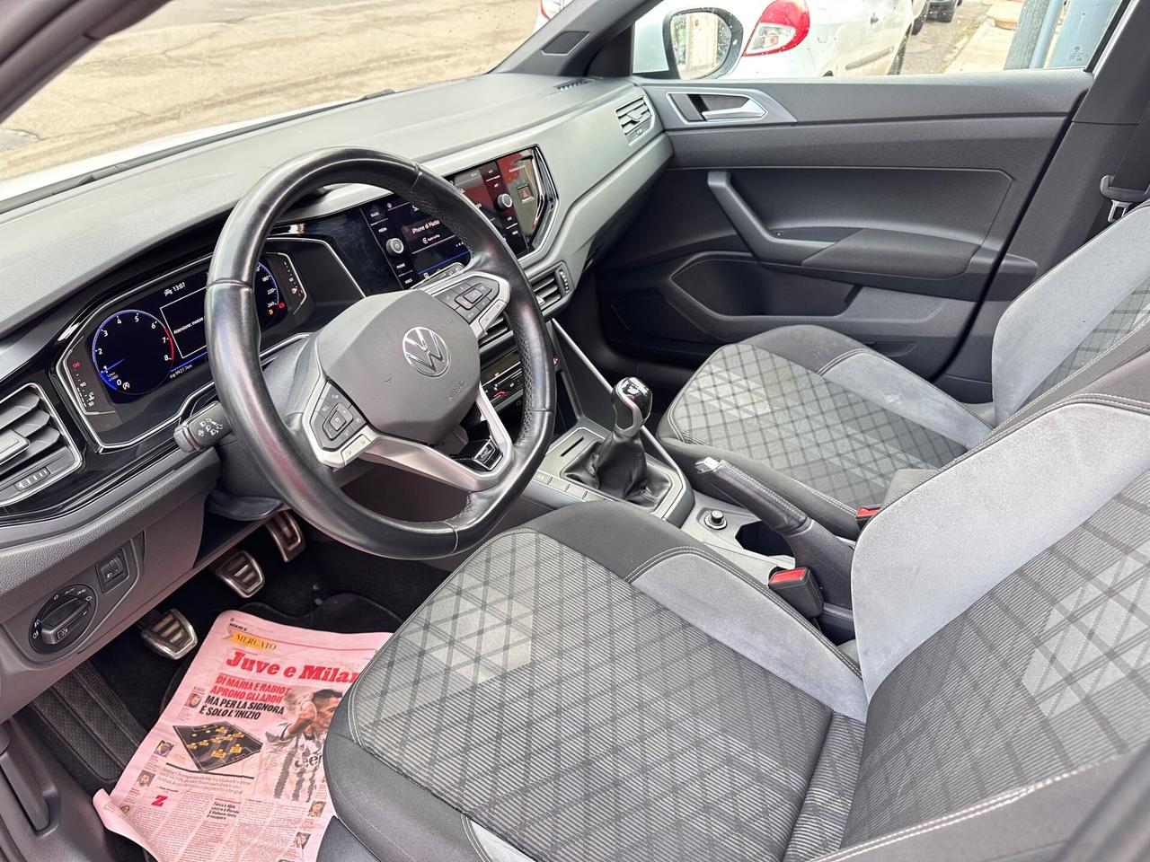 Volkswagen Taigo 1.0 TSI 110 CV R-Line- 10/2022 TETTO/LED