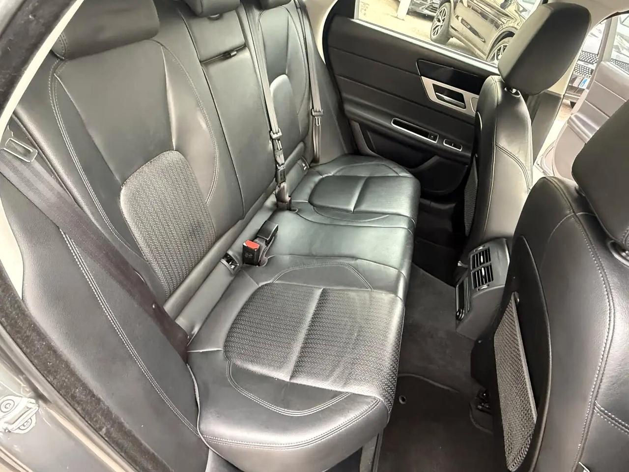 Jaguar XF Sportbrake 2.0 D 180 CV aut. Prestige