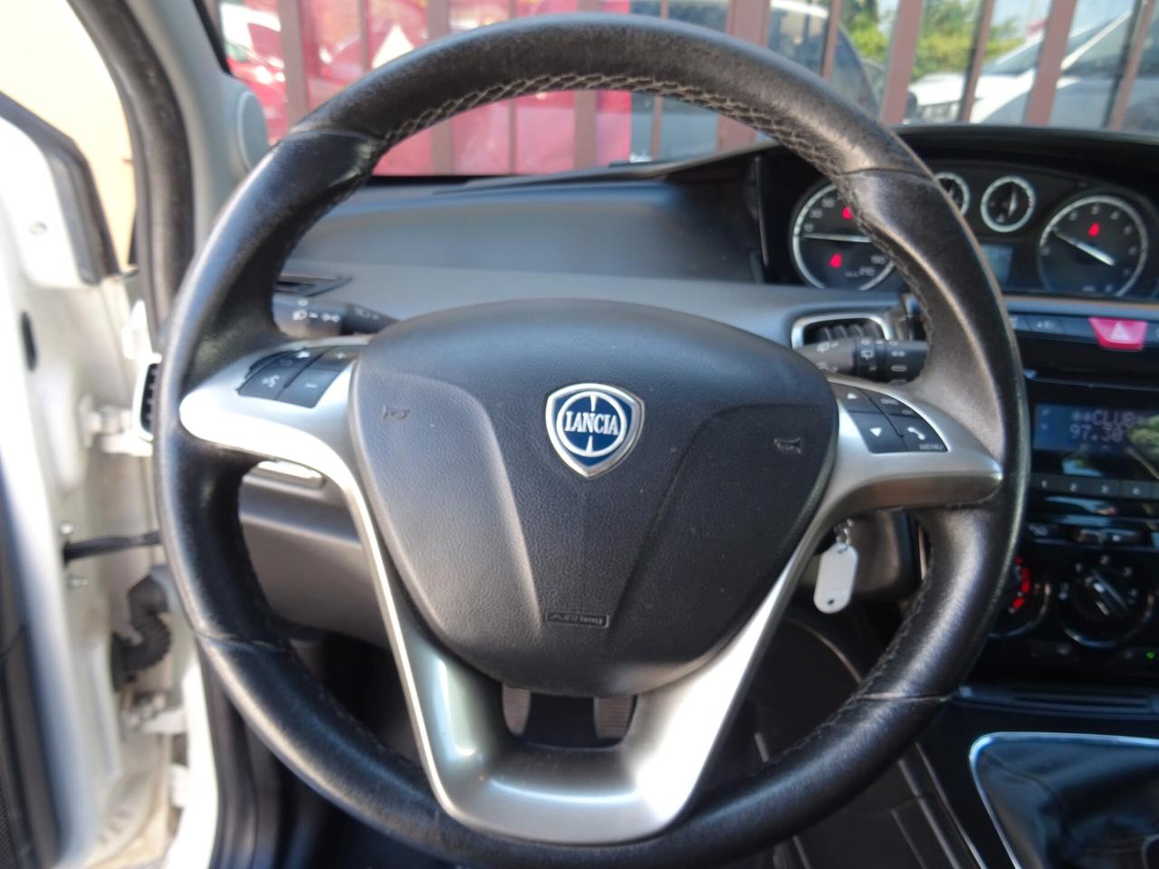 Lancia Ypsilon 0.9 TwinAir 85 Metano Ecochic Elle