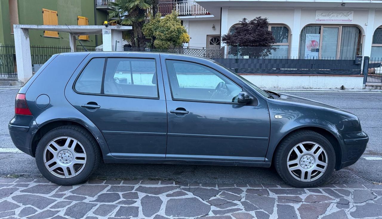 Volkswagen Golf 1.6 16V cat 5 porte Highline