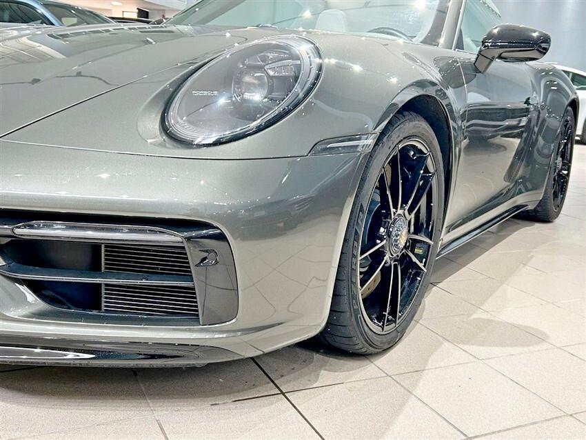 Porsche 911 Carrera 2 GTS Cabriolet