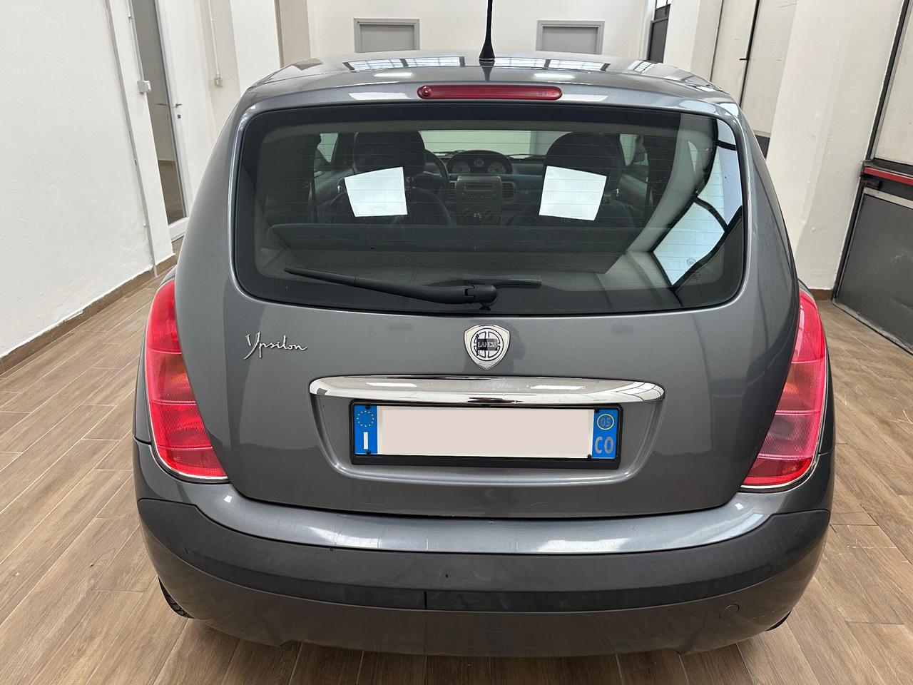 Lancia Ypsilon 1.2 60cv NEOPATENTATI