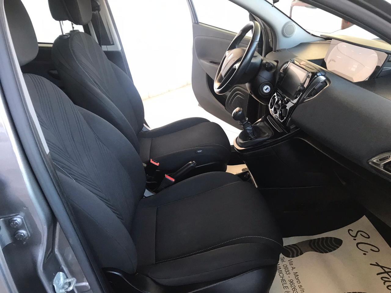 Lancia Ypsilon 1.0 FireFly 5 porte S&S Hybrid Ecochic Gold