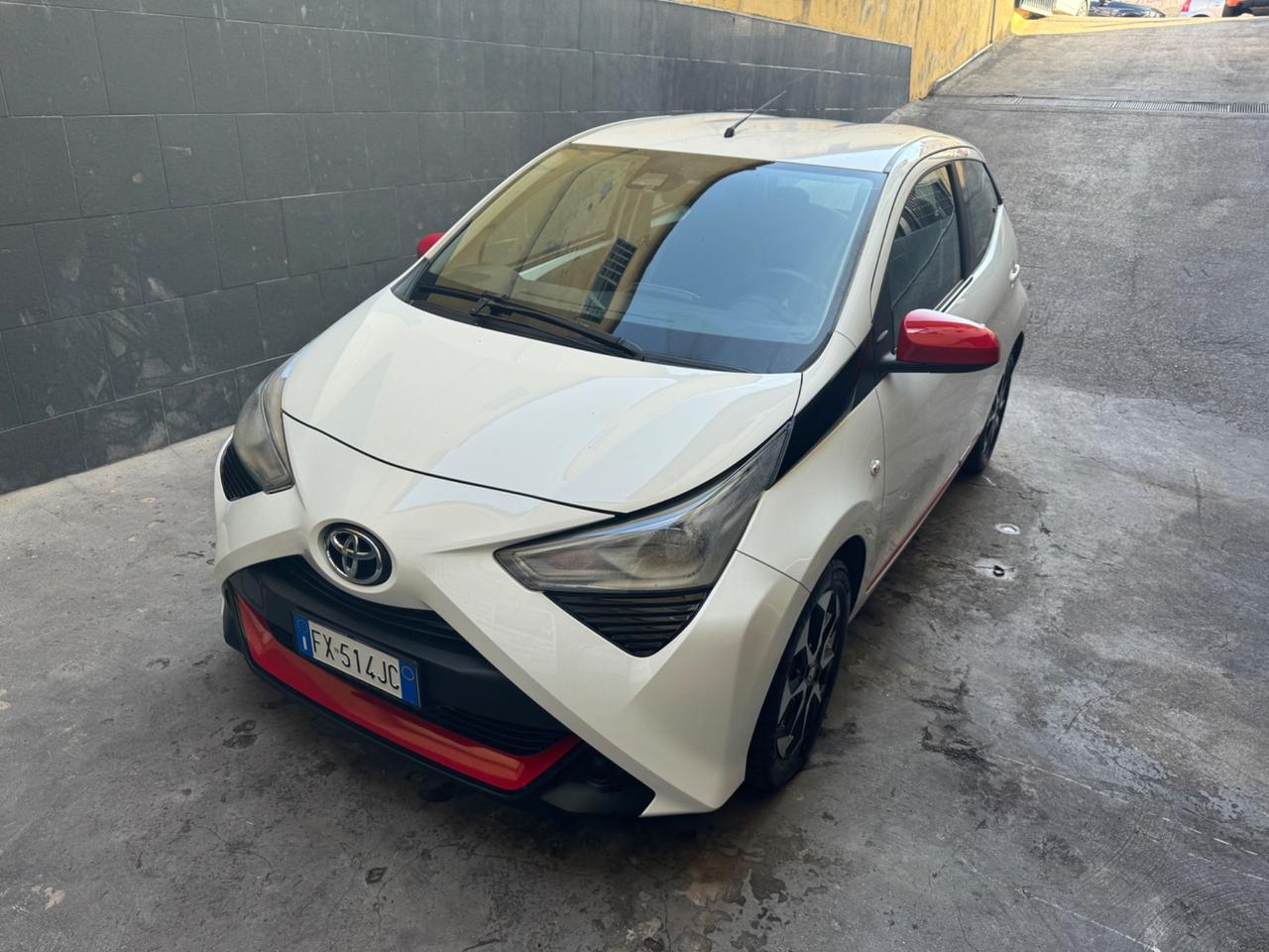 Toyota Aygo Connect 1.0 VVT-i 72 CV 5 porte x-fun