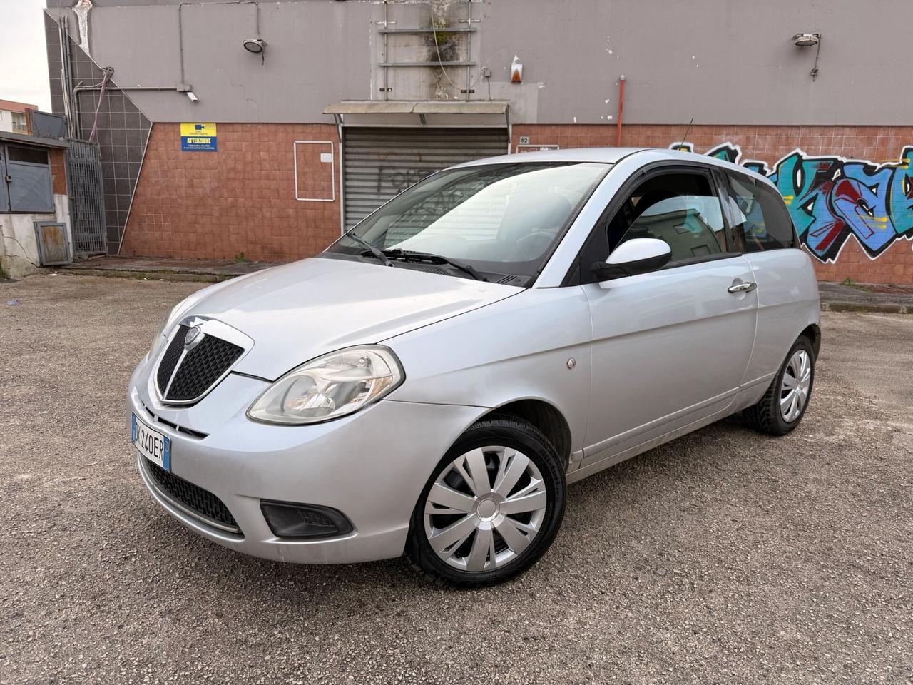 Lancia Ypsilon 1.3 MJT 75 CV Argento