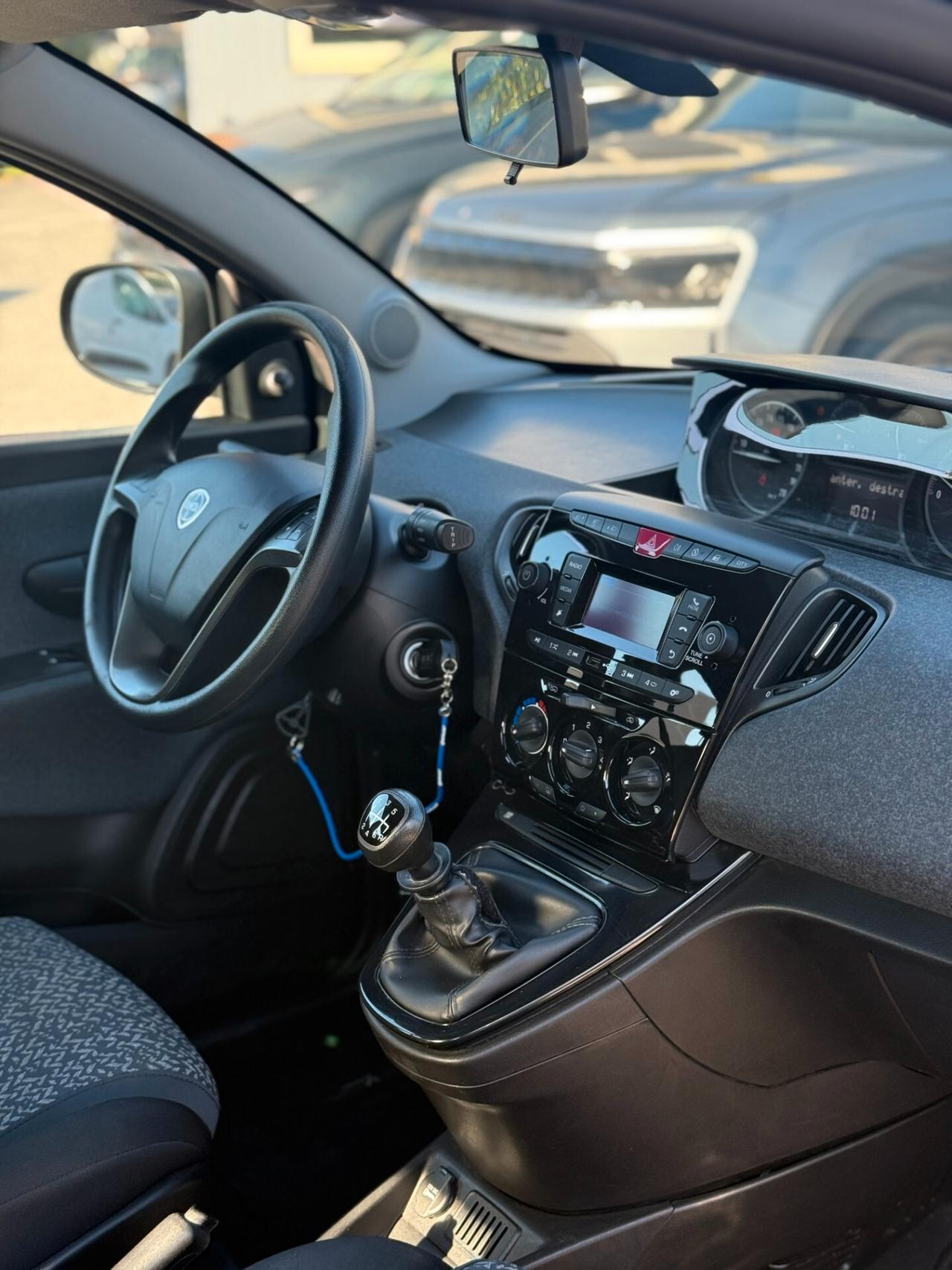 Lancia Ypsilon 1.0 FireFly 5 porte S&S Hybrid Ecochic Silver