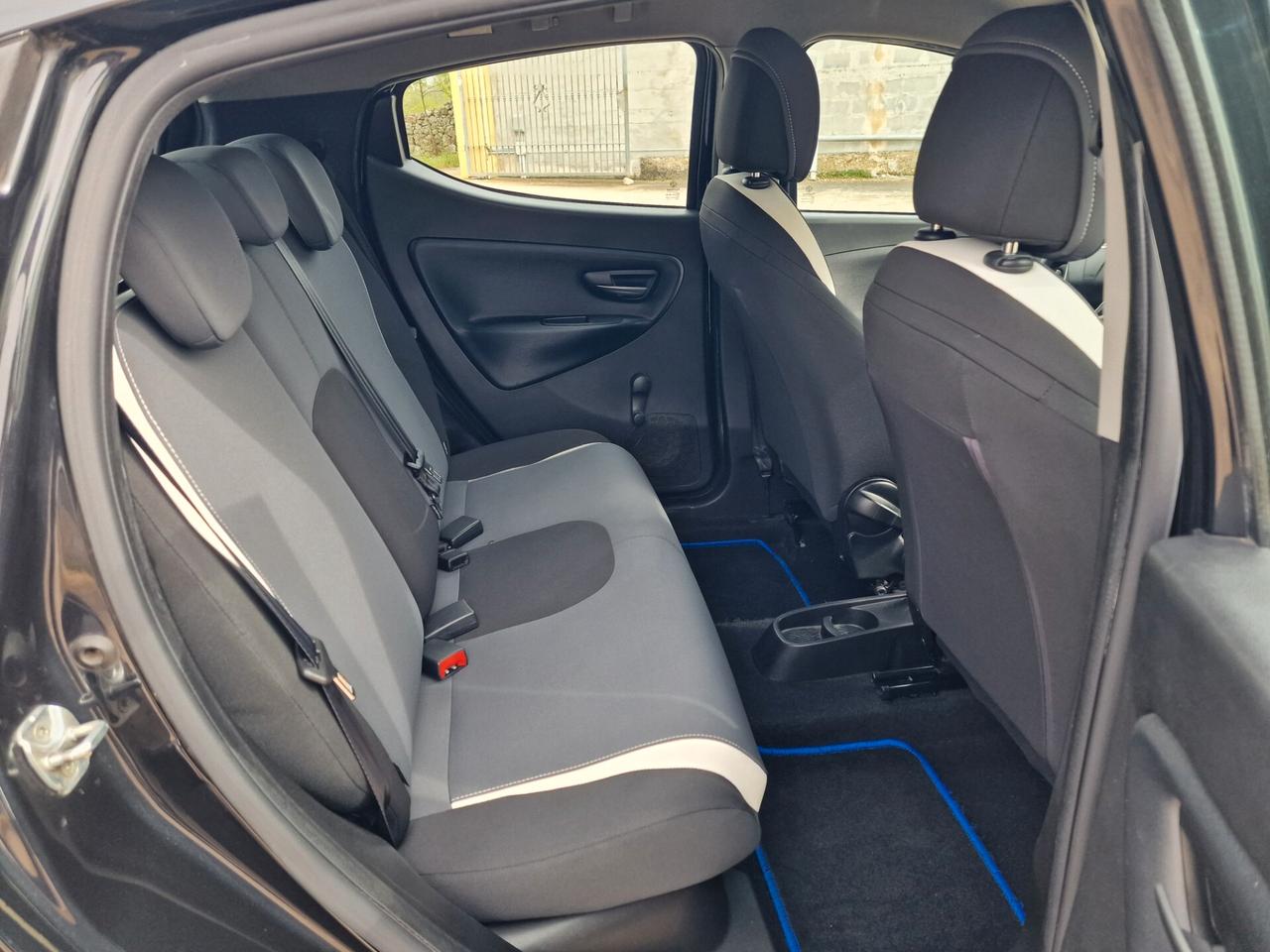 Lancia Ypsilon 1.2 69 CV 5 porte Elefantino