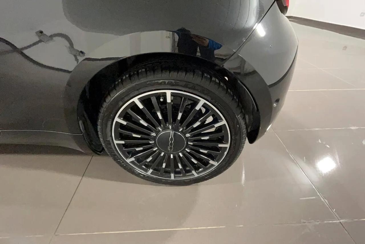 Fiat 500 500e 3+1 42 kWh La Prima