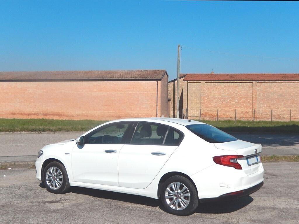 FIAT TIPO 1.6 Turbodiesel adatta a commercianti