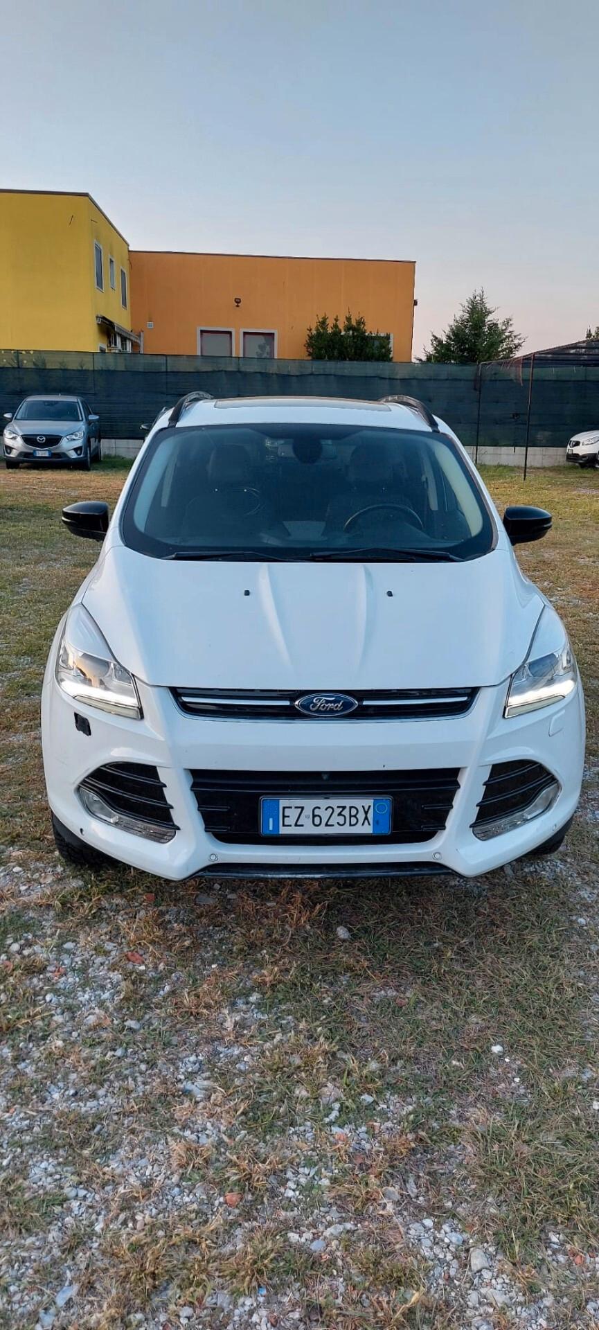 Ford Kuga 2.0 TDCI 150 CV S&S 4WD Powershift Titanium