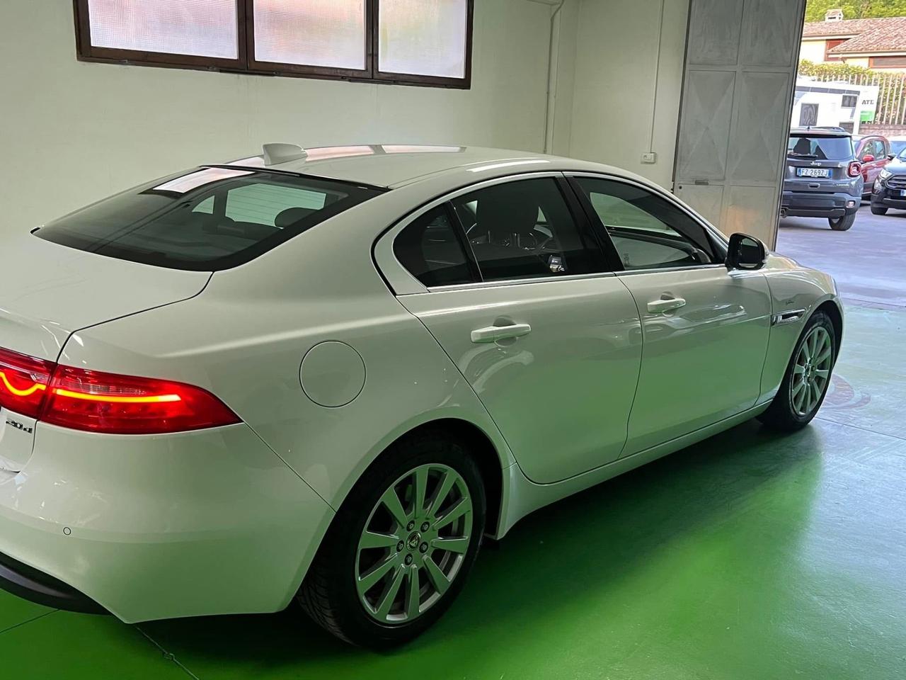 Jaguar XE 2.0 D 180 CV Portfolio