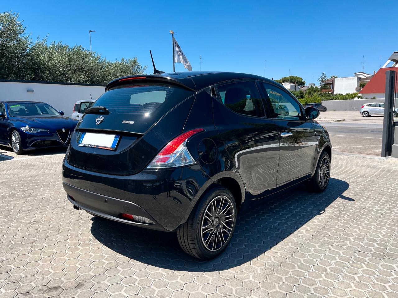 Lancia Ypsilon 1.0 FireFly 5 porte S&S Hybrid Gold