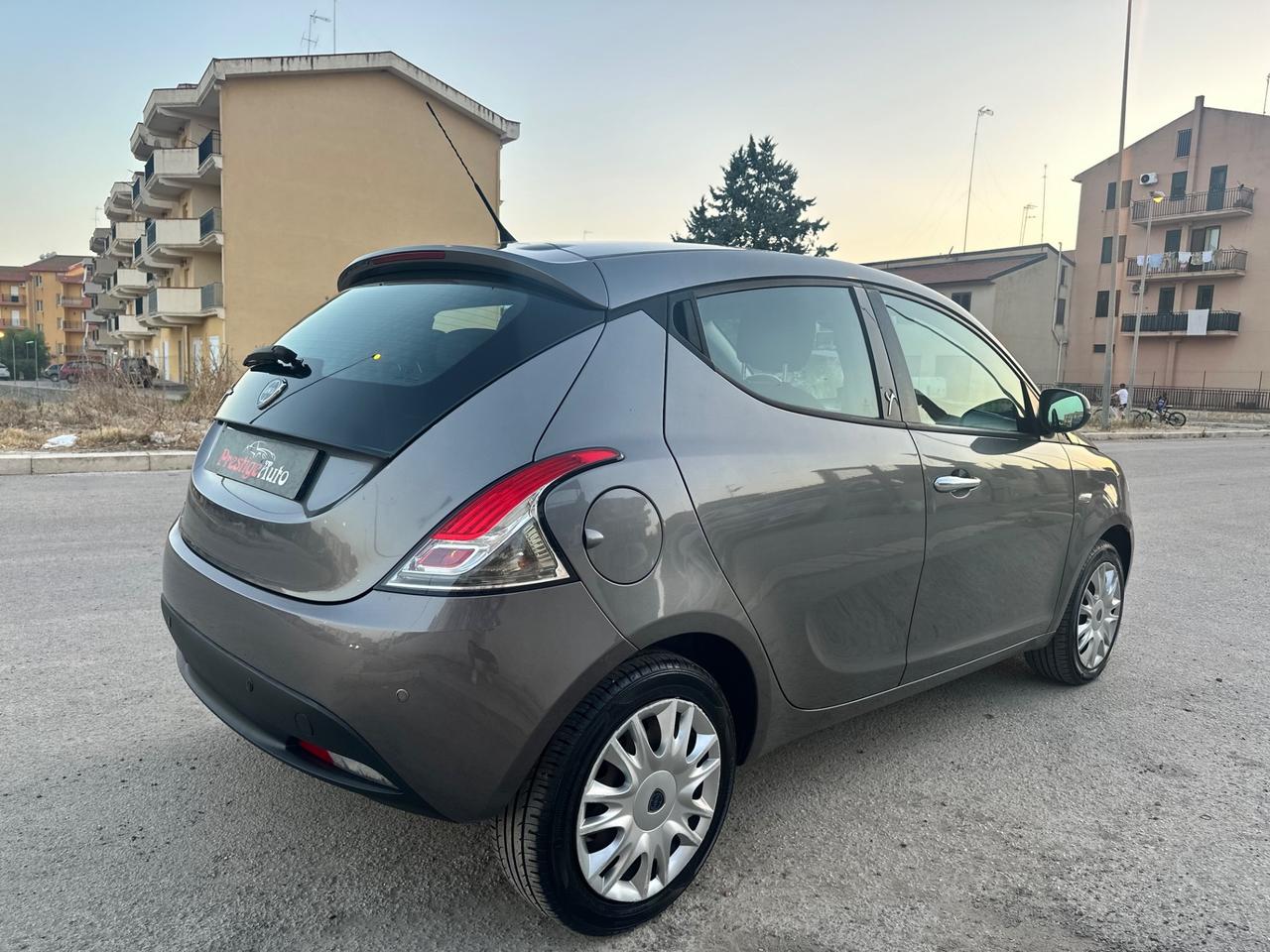 Lancia Ypsilon 1.2 69 CV 5 porte Gold