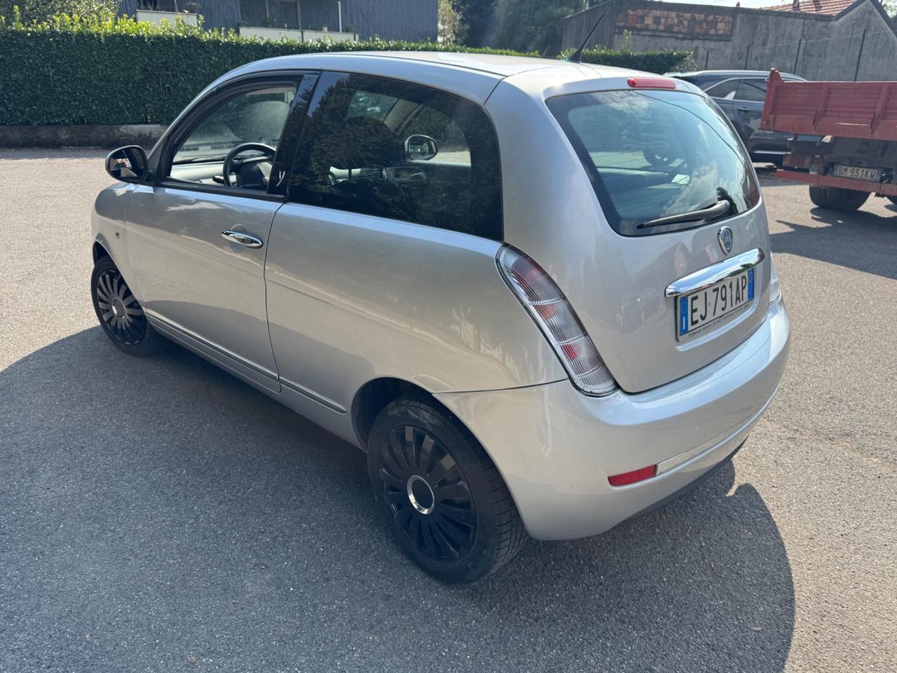 Lancia Ypsilon 1.2 69 CV Unyca