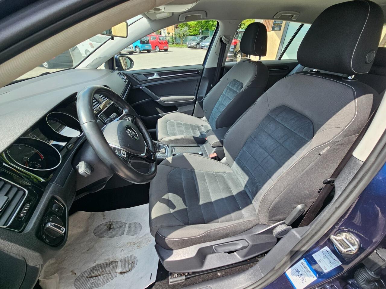 Volkswagen Golf 1.6 TDI DSG 5p. Highline
