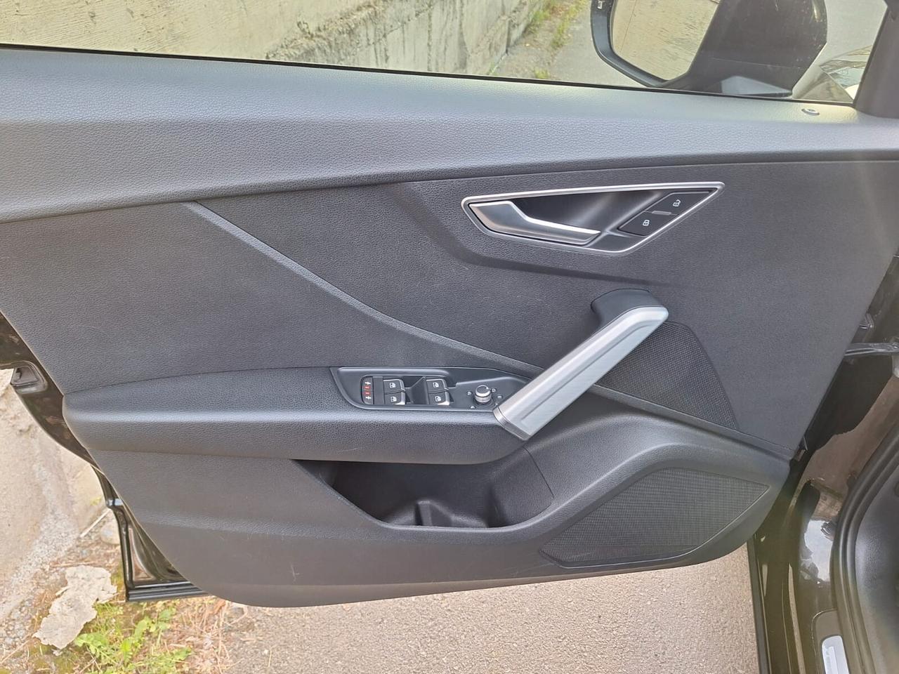 Audi Q2 30 TDI S tronic Identity Black