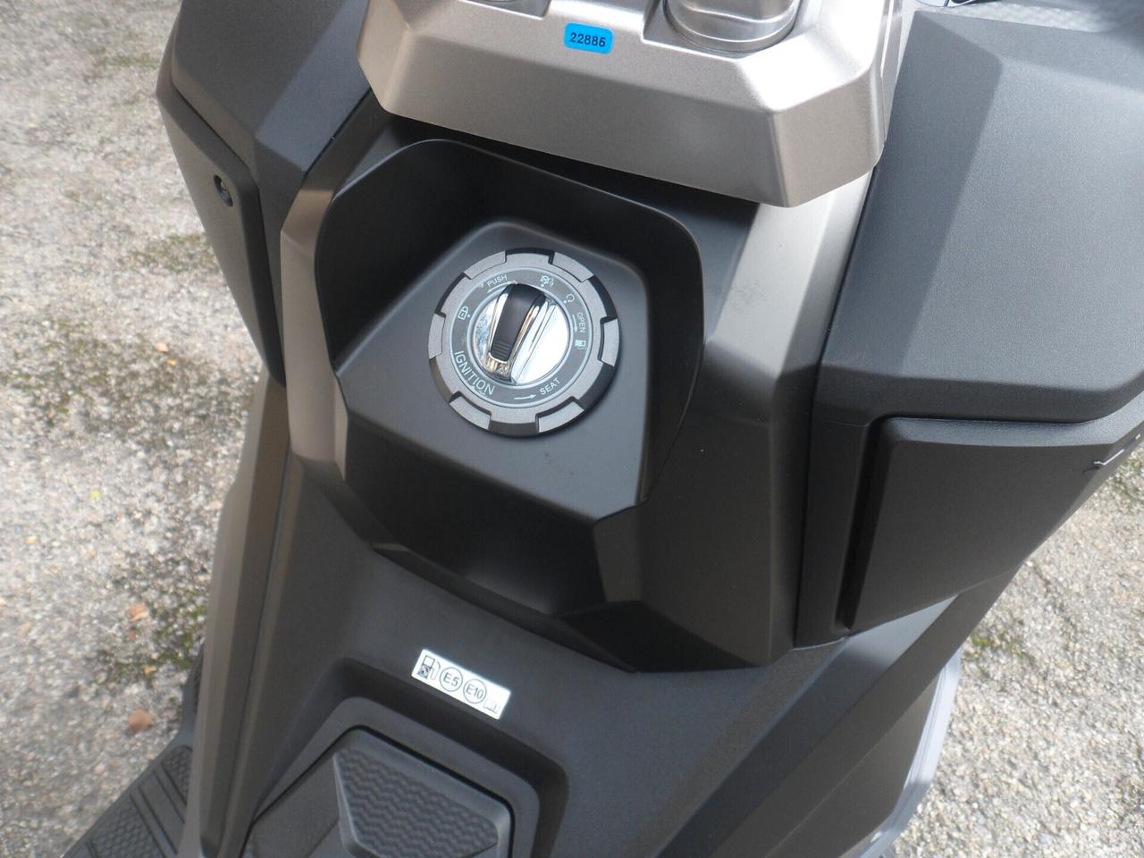 SYM SCOOTER ADX 300