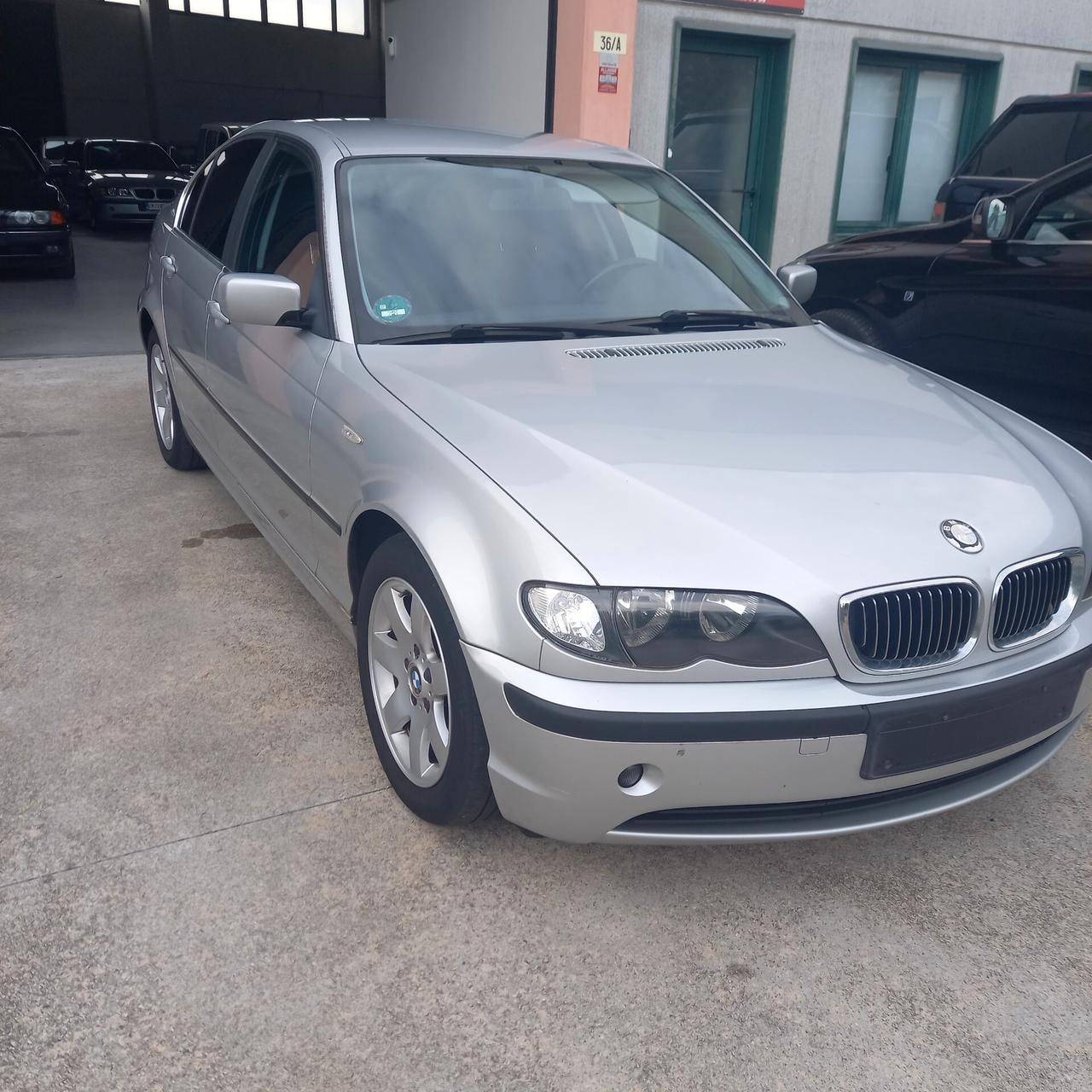 Bmw 320 320i (2.2) cat 4 porte Attiva
