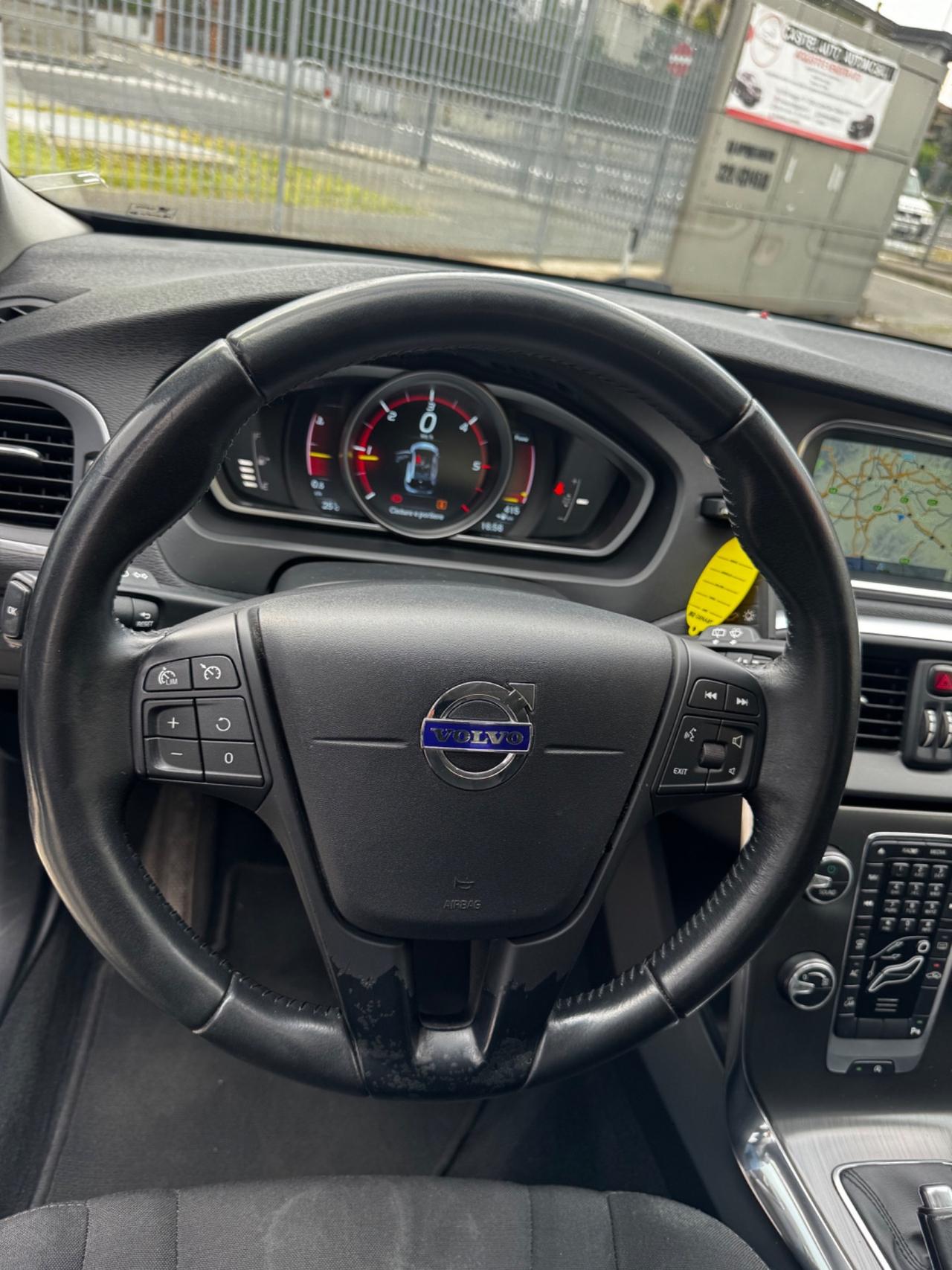 Volvo V40 D2 R-design Momentum