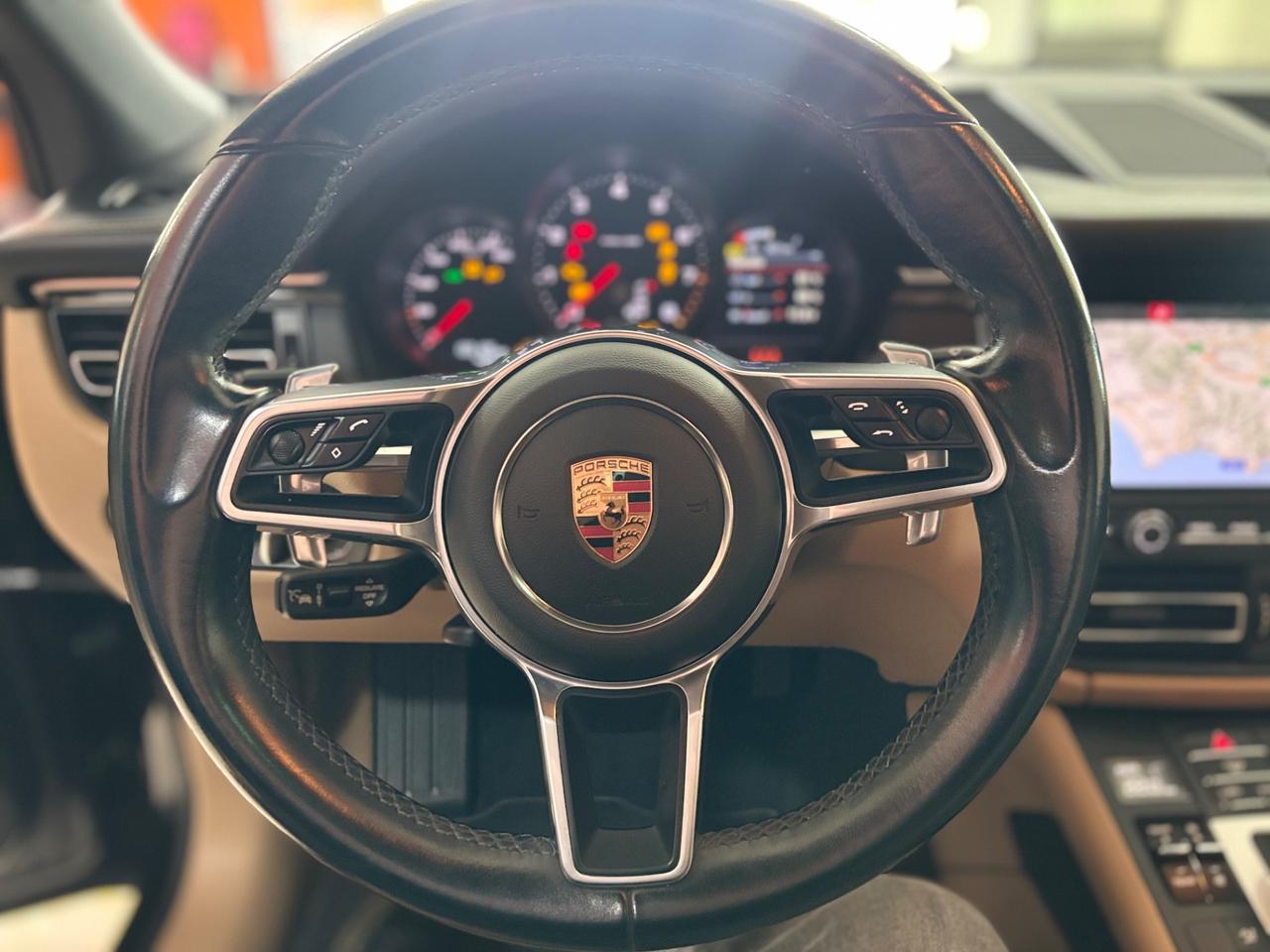 Porsche Macan 2.0 245 cv pdk tetto matrix sound permute finanziamenti