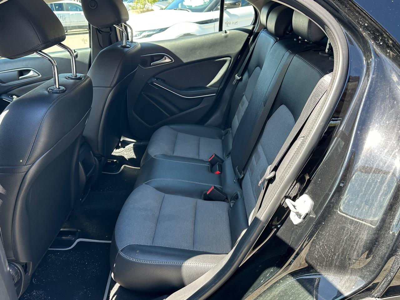 Mercedes-benz GLA 180 d Premium