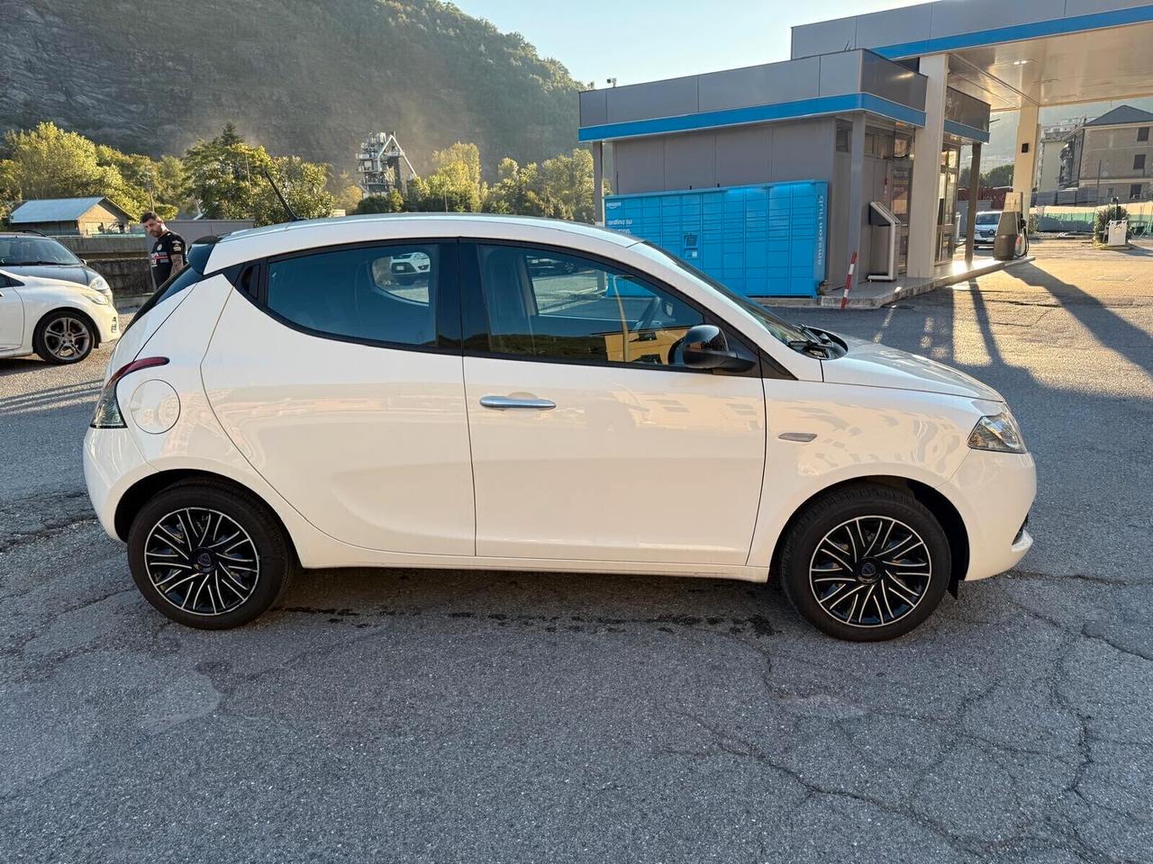 Lancia Ypsilon 1.0 FireFly 5 porte S&S Hybrid Gold Plus