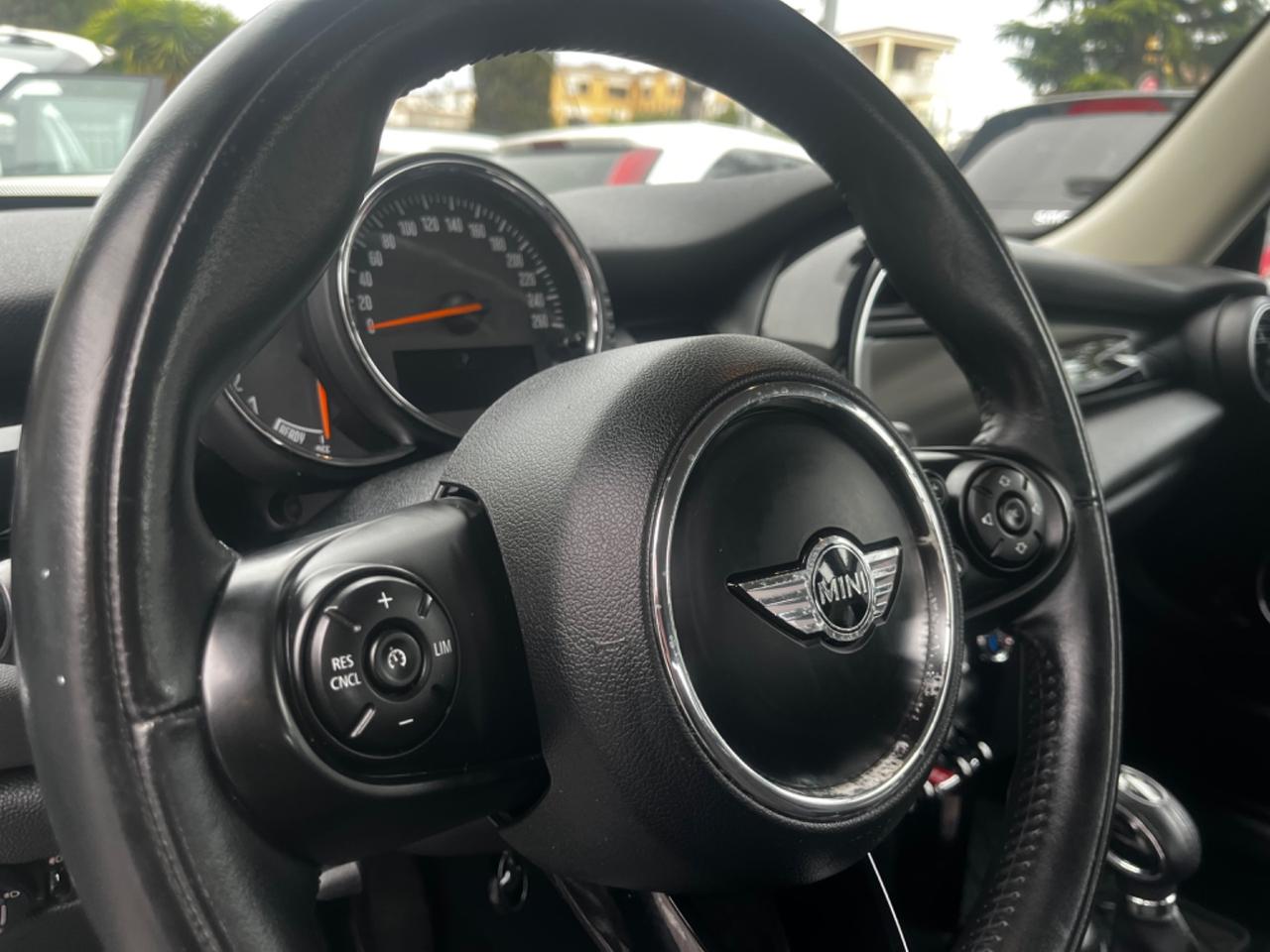 Mini 1.5 Cooper D- 95000km AUTOMATICA