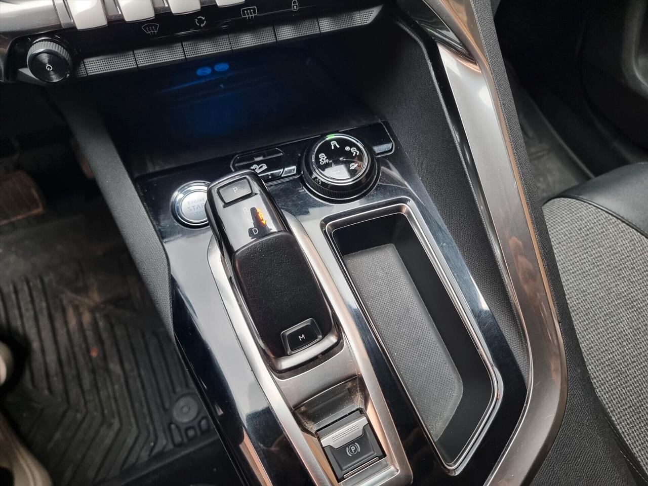 Peugeot 3008 BlueHDi 130 S&S EAT8 Allure ACTIGRIPP NAVIGATORE